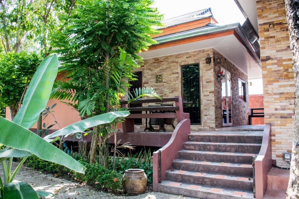 พลาบุรี รีสอร์ต Hotel บ้านฉาง ภายนอก รูปภาพ